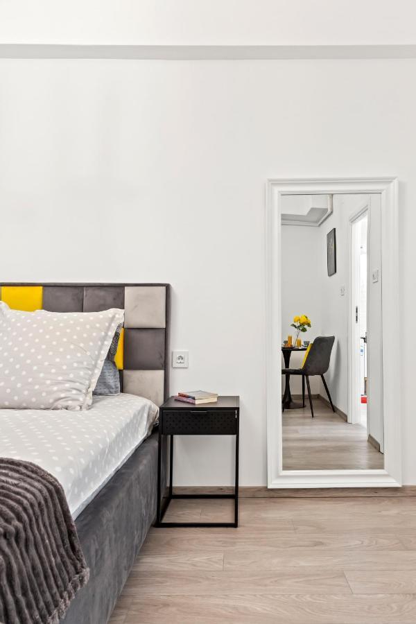 Brand New Studio - Old Town Бухарест Екстер'єр фото